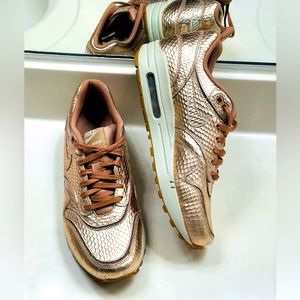 SOLD 😃 NIKE Air Women’s Metallic Rose Gold Sneakers Sz. 7.5